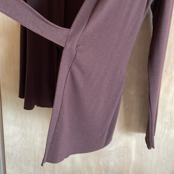 BANANA REPUBLIC Stretch Jersey Tie Front Cardigan
Sz: M - Picture 7 of 10